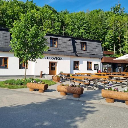Restaurace A Penzion Bludovecek Экстерьер фото