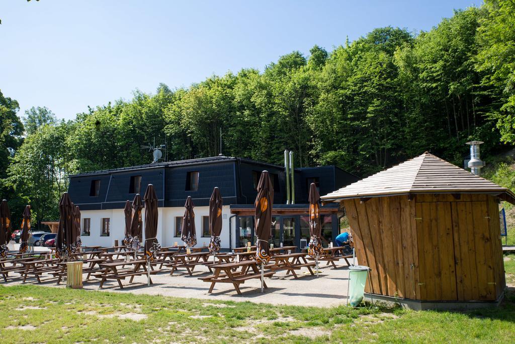 Restaurace A Penzion Bludovecek Экстерьер фото
